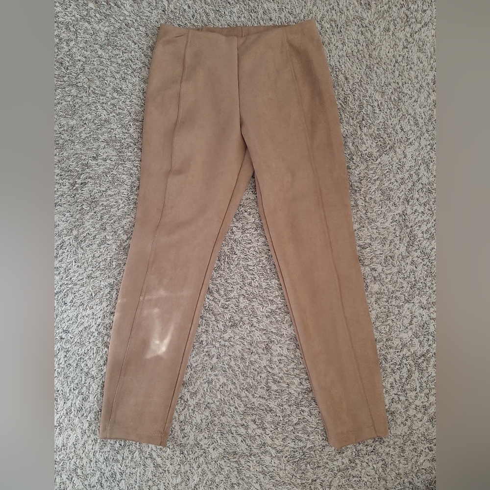 TTAHARI, medium and tan